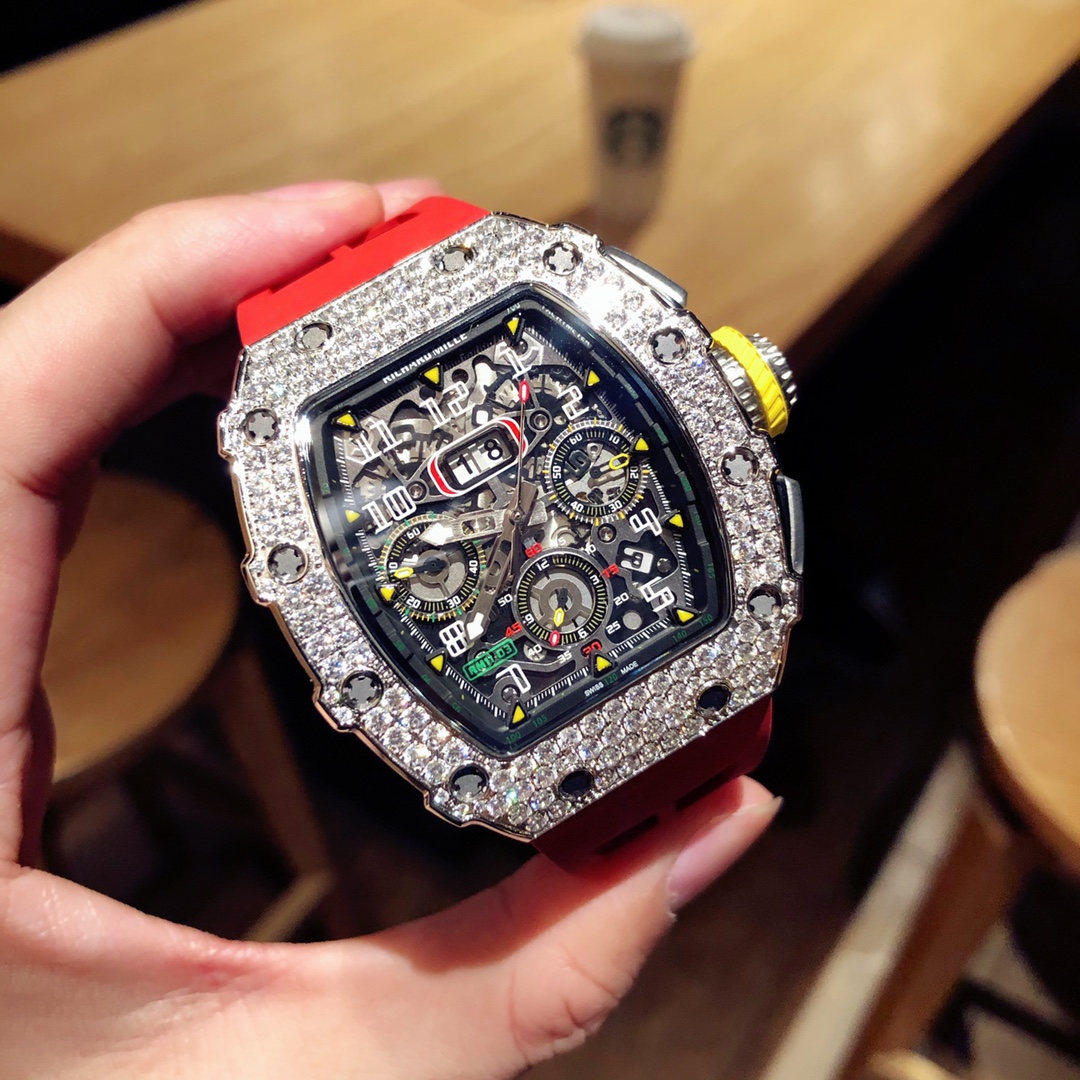 フルラ“パイソン柄”の新作レディース腕時計、上品なペールトーン ピンクカラー