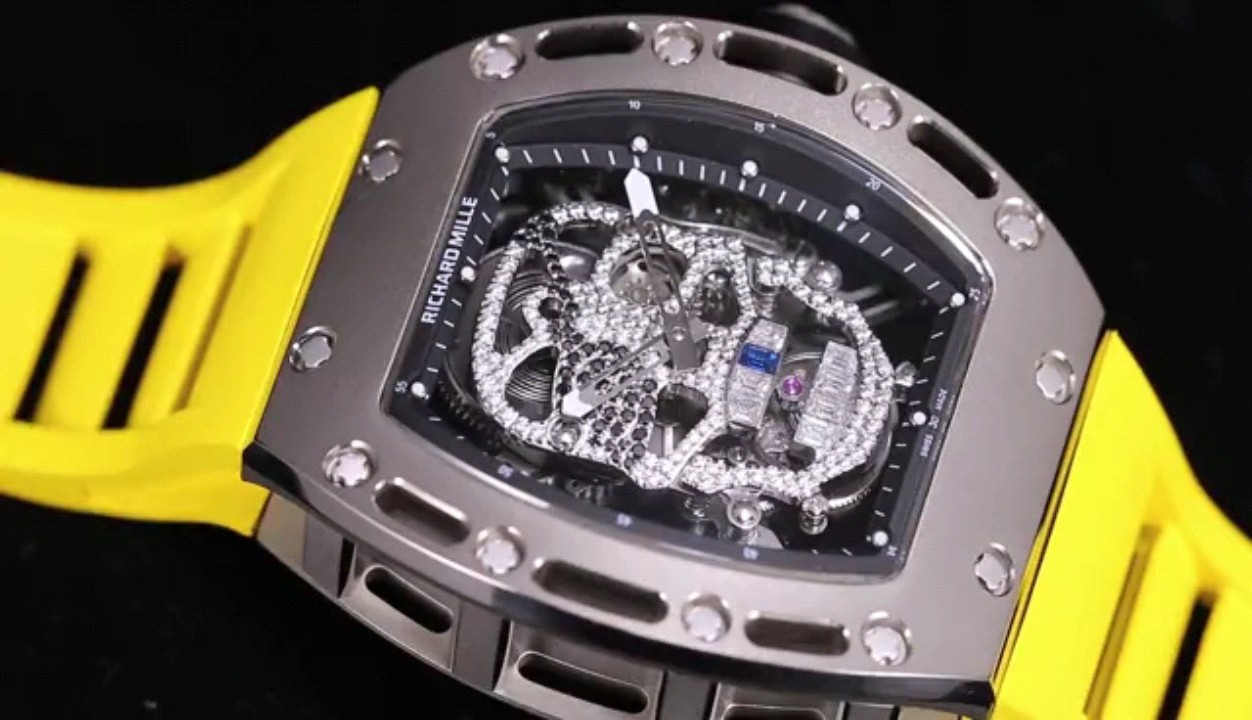 ベーリング 上品なレッドカラーの新作レディース