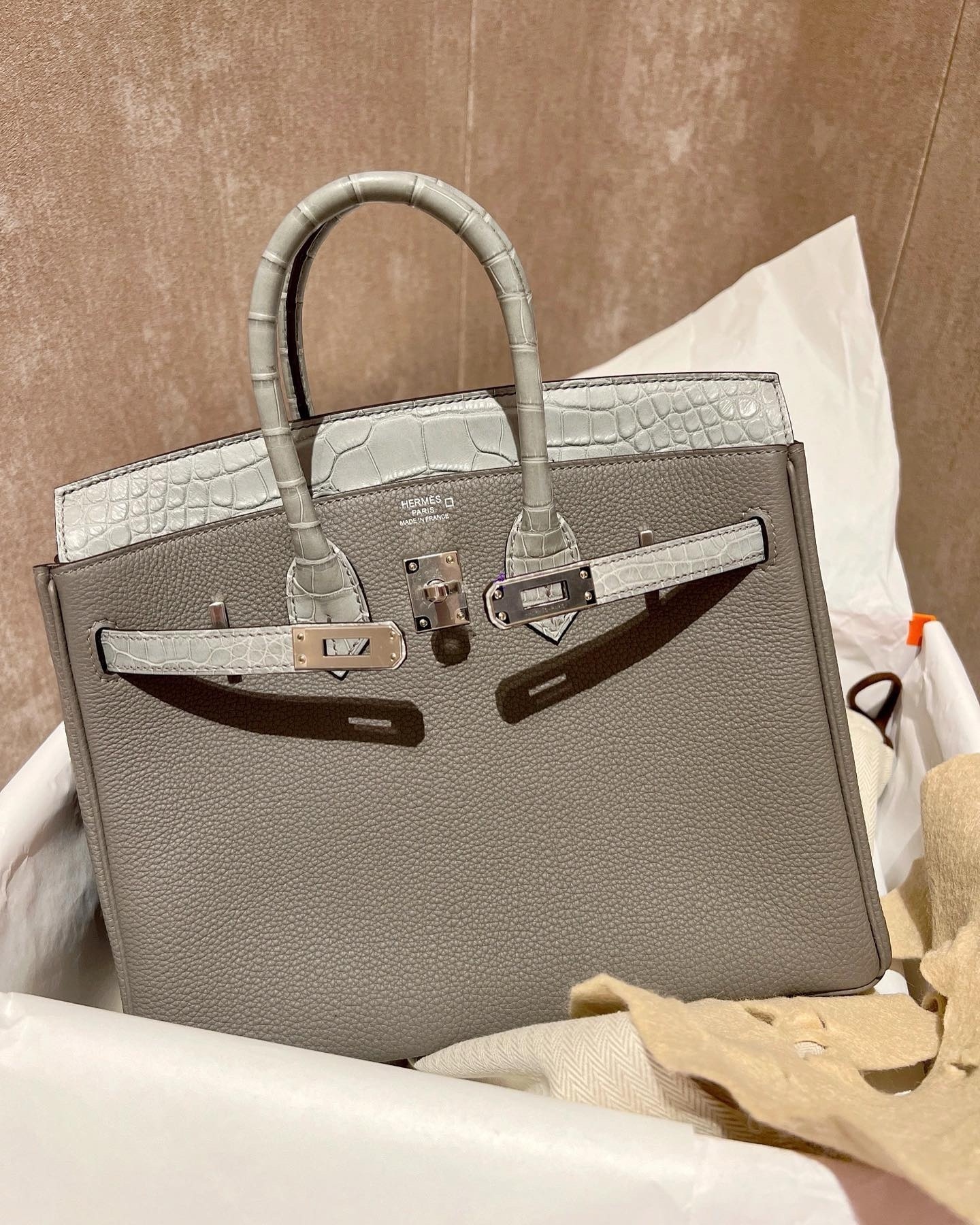 エルメス 屋根 の 上 の 庭 口コミ