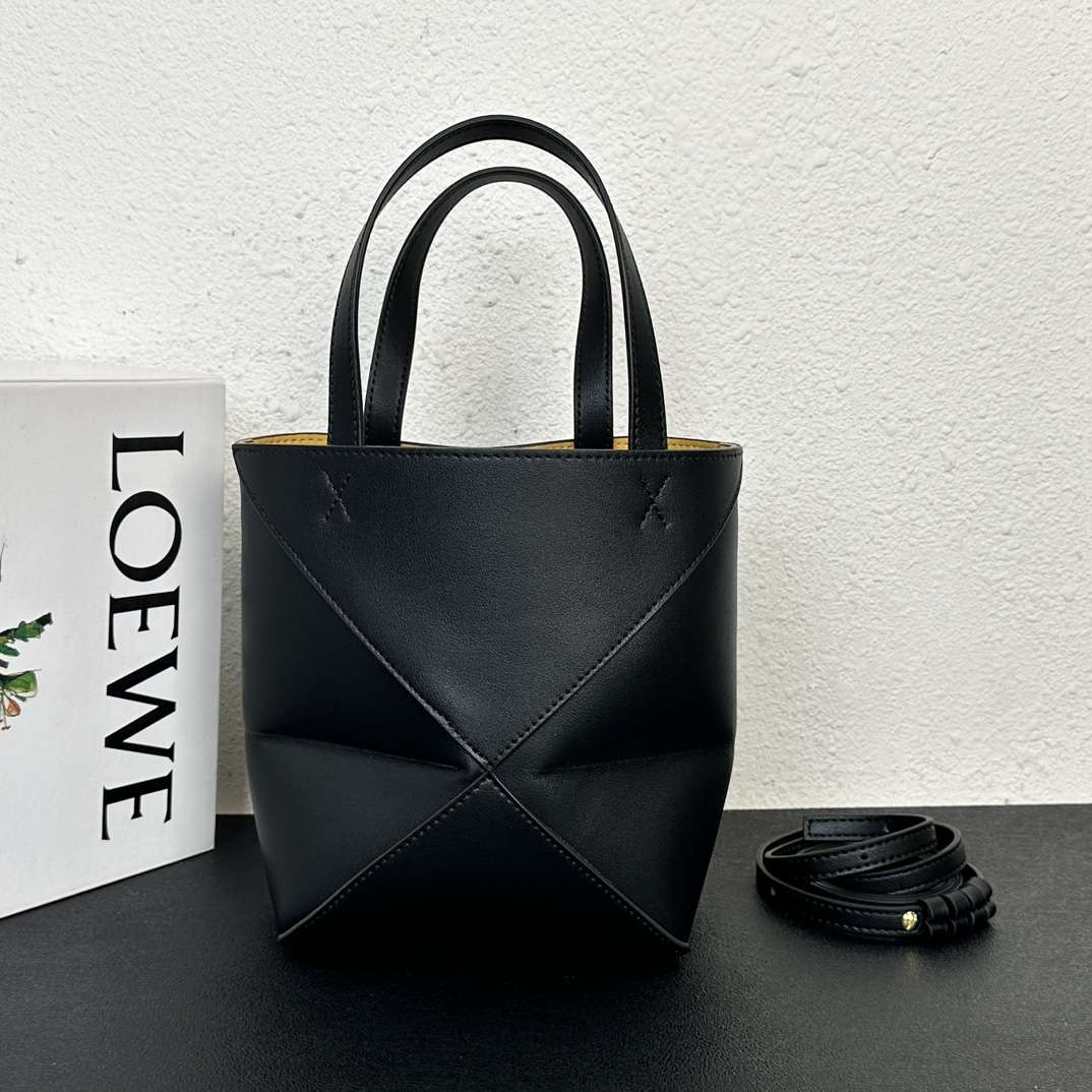 LOEWE - ロエベ クラッチバッグの通販 by DS大黒屋's shop｜ロエベならラクマ