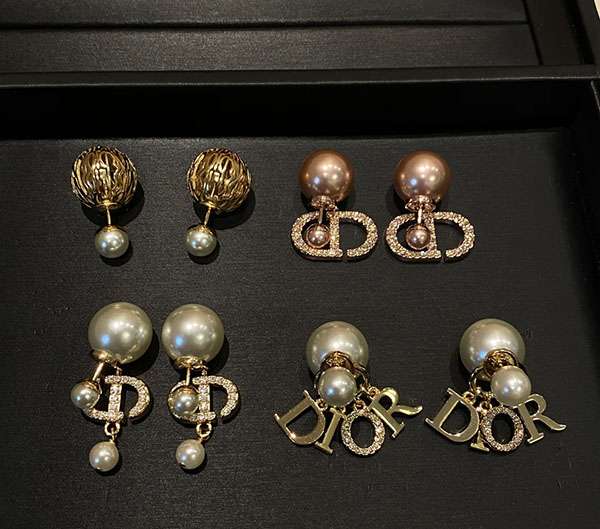 DIOR ピアス　刻印確認済み Dior ピアス 偽物の見分け方：本物との違いを徹底解説