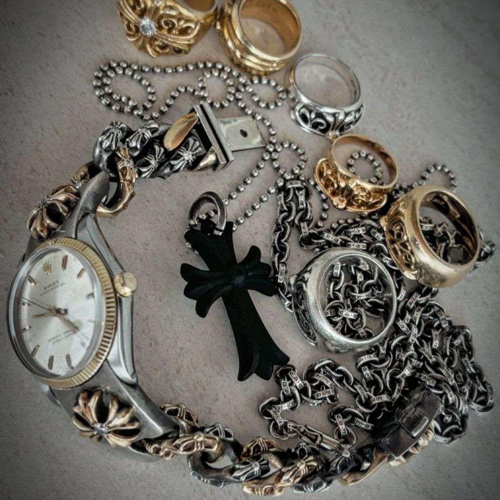 クロム ハーツ リング つける 指