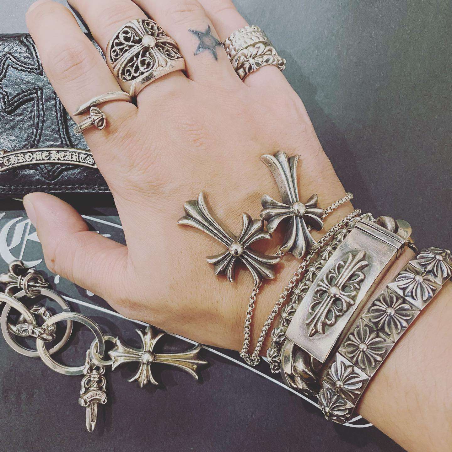 クロム ハーツ v バンド リング