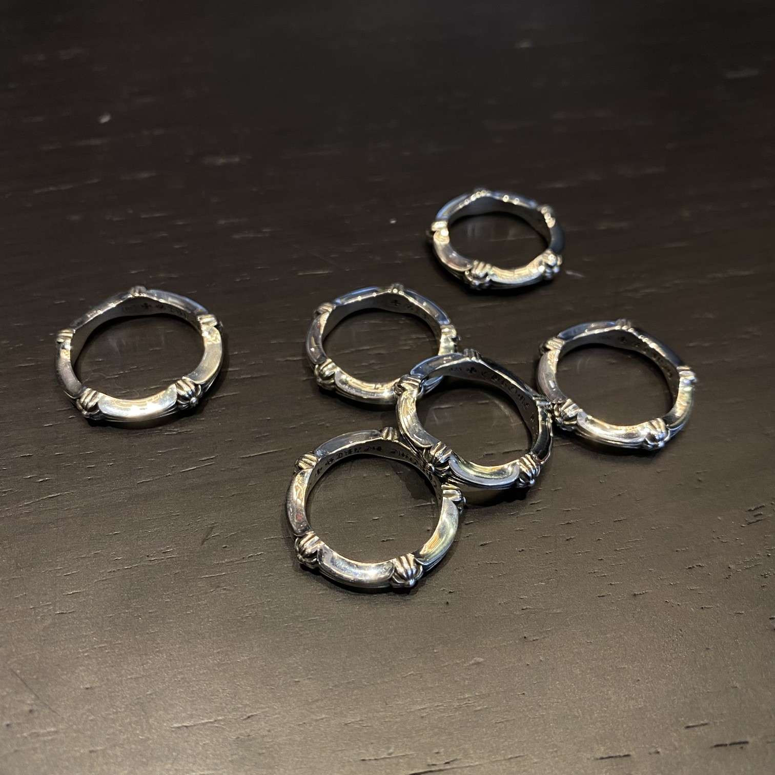 クロム ハーツ リング 重ね 付け