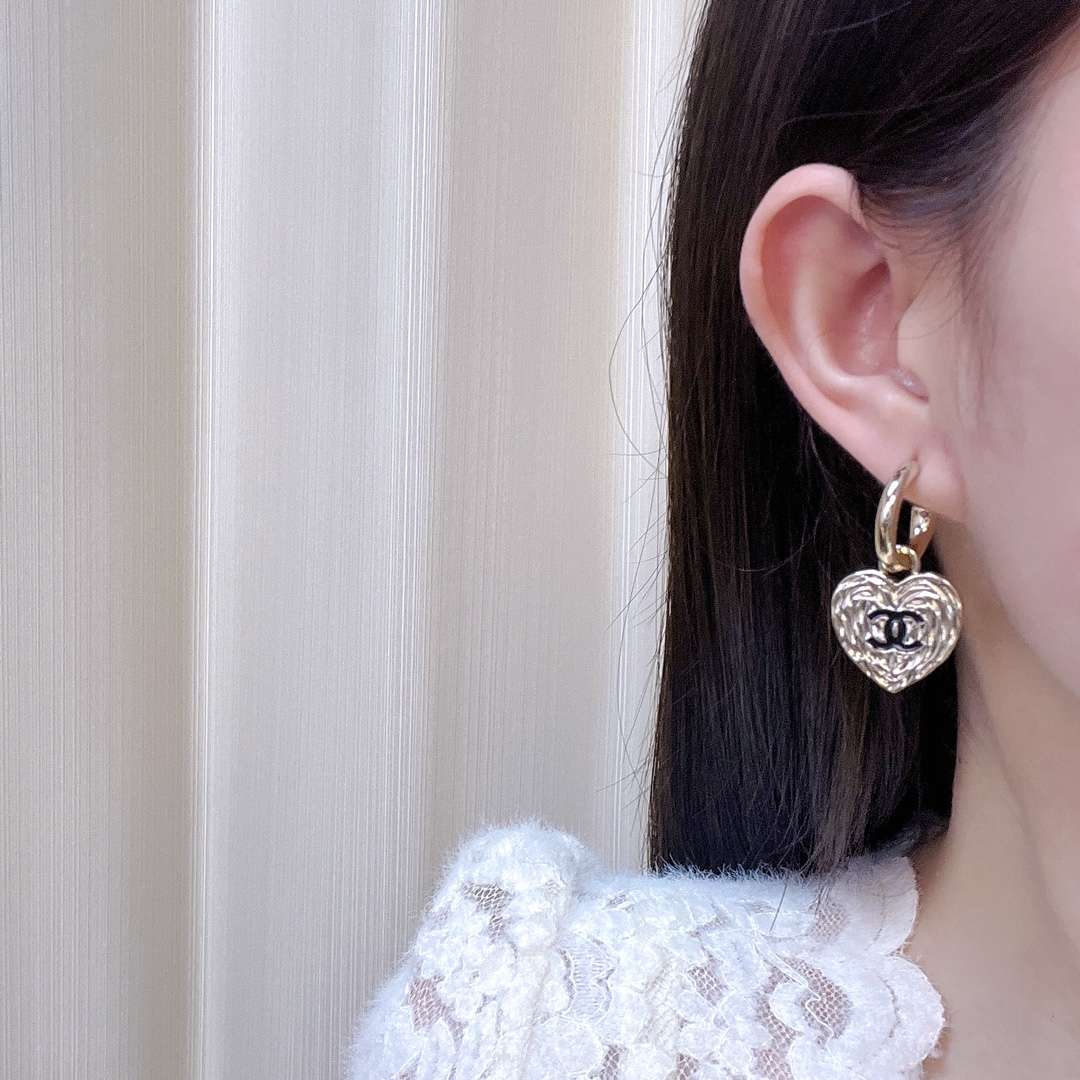 シャネル 最新 ピアス