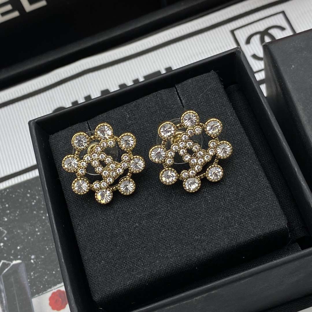 シャネル ピアス 値段 正規