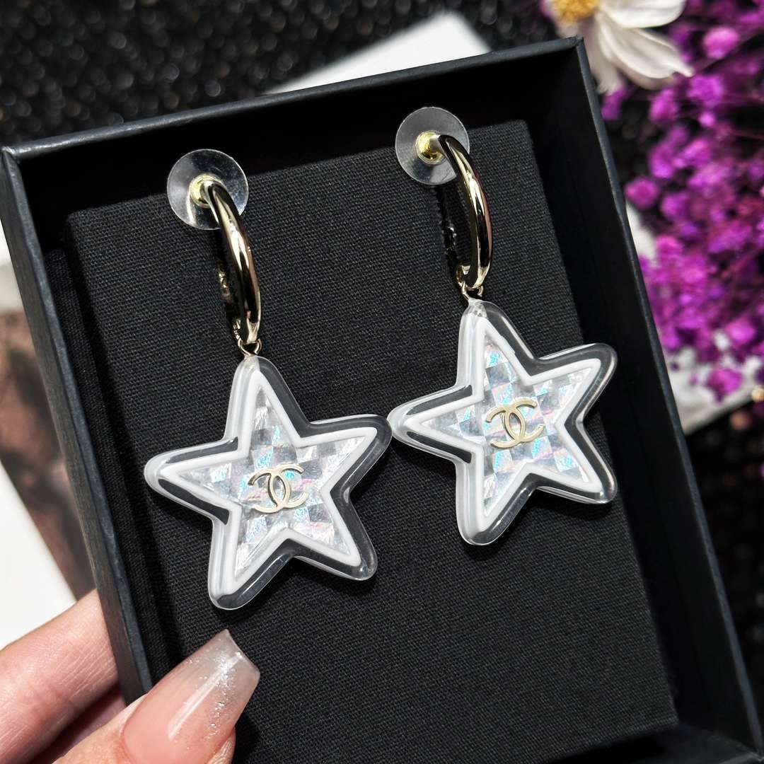 ピアス シャネル 値段
