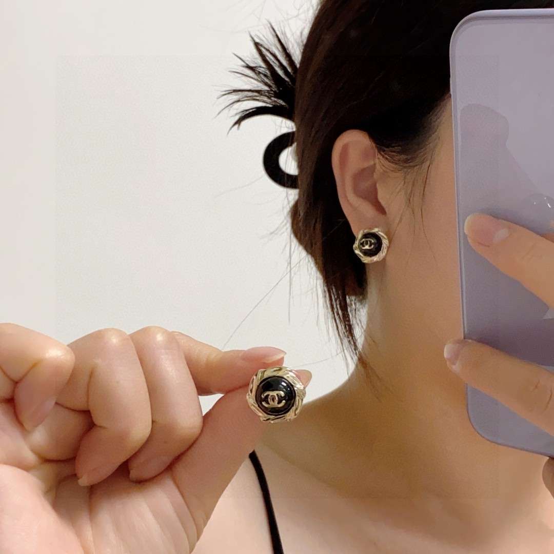 シャネル 最新 ピアス