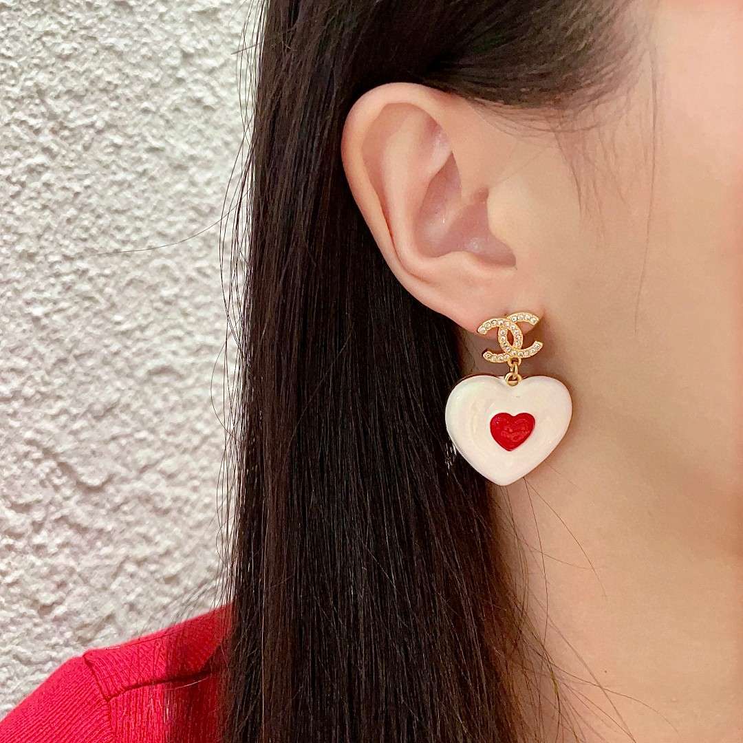 シャネル ピアス 売っ てる 場所