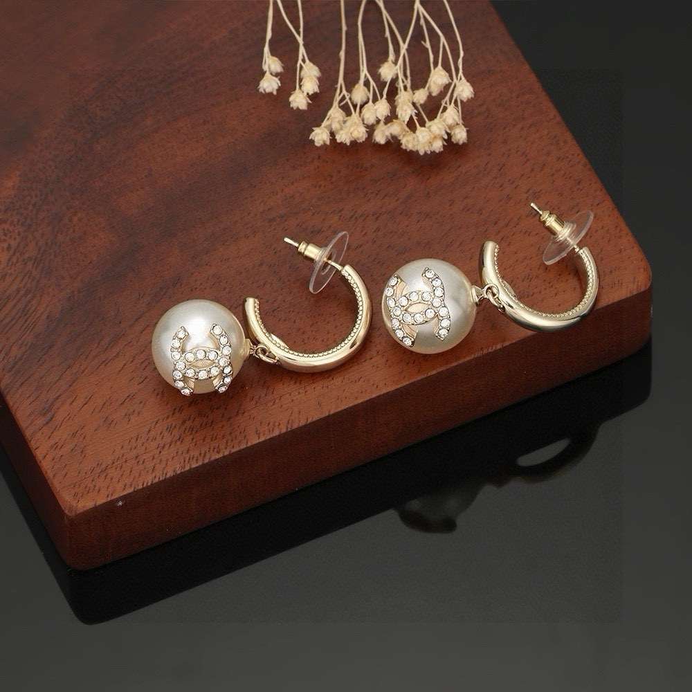シャネル ピアス 相場