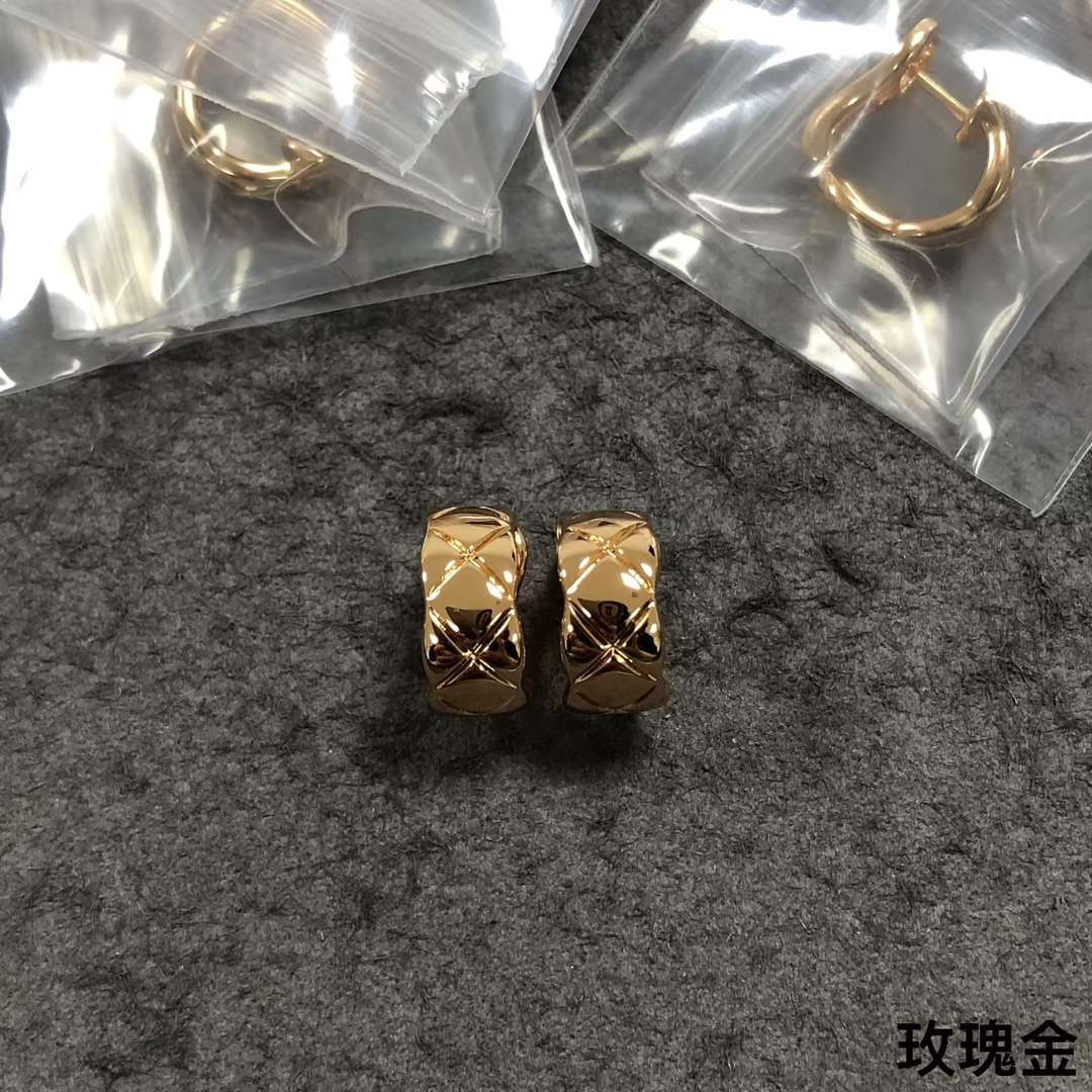 シャネル 南京錠 ピアス