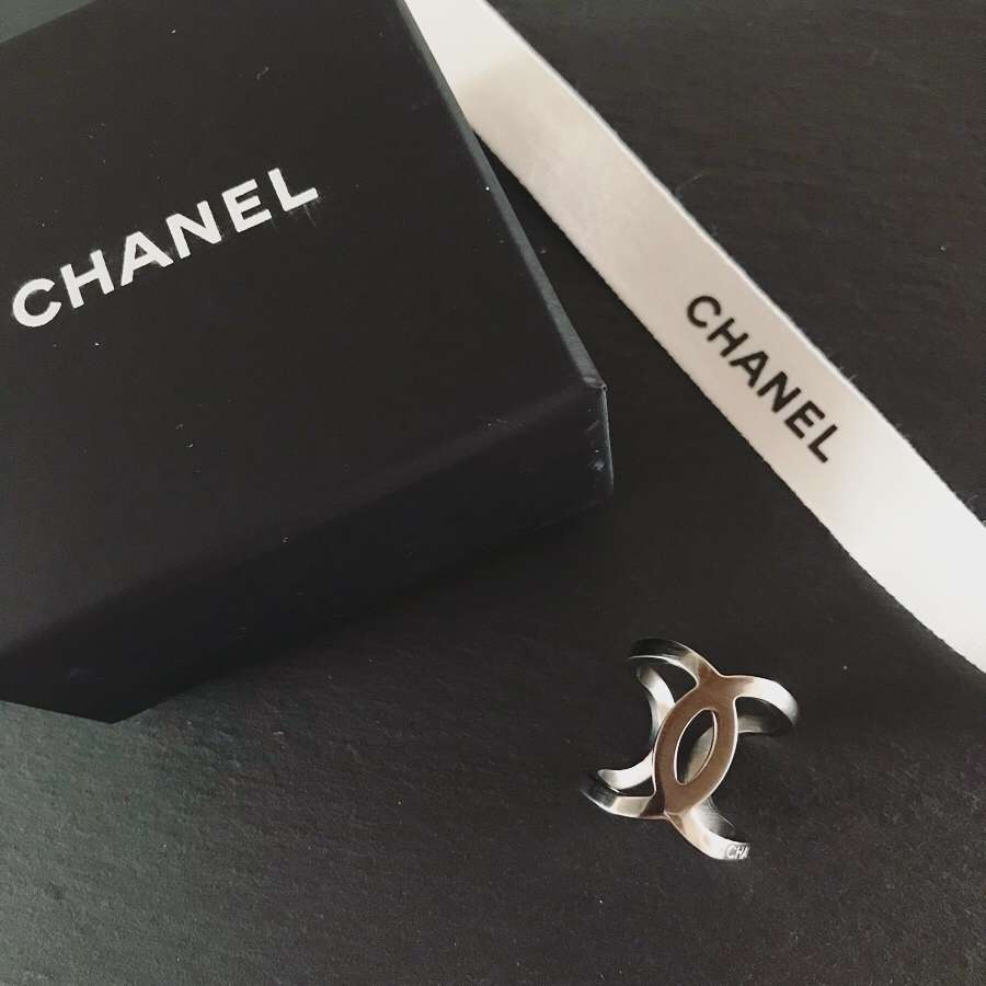 須藤 凛々 花 指輪 シャネル