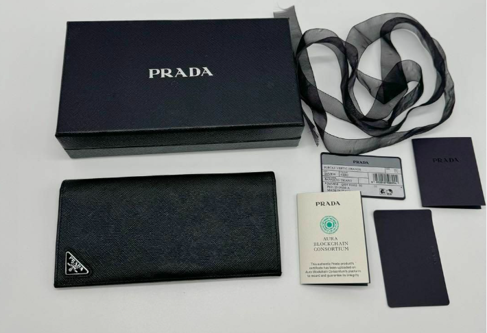 プラダ RFID機能付き製品の特徴.jpg