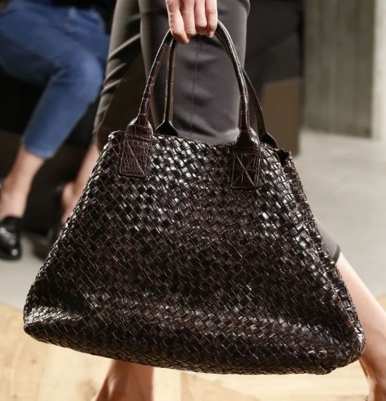 ボッテガヴェネタ 偽物 見分け方