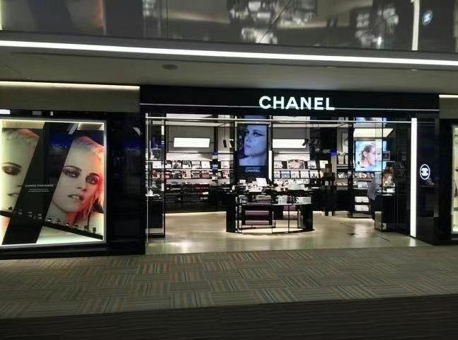 2-2. 成田空港のシャネル店舗｜バッグや香水の最新価格例.jpg