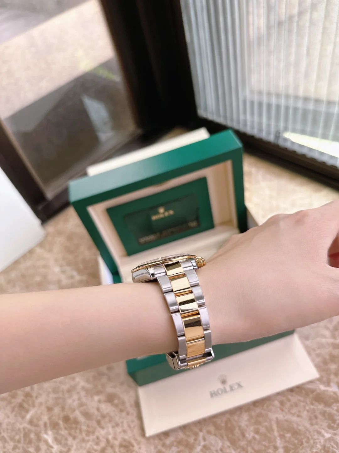 ロレックス 専門 店 クォーク 梅田 店