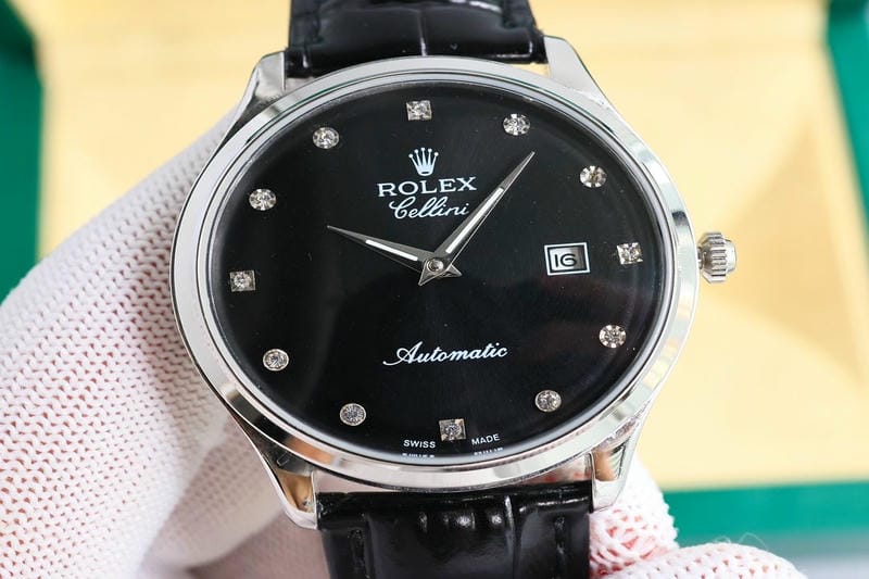 ロレックス 116334の定価はいくら？