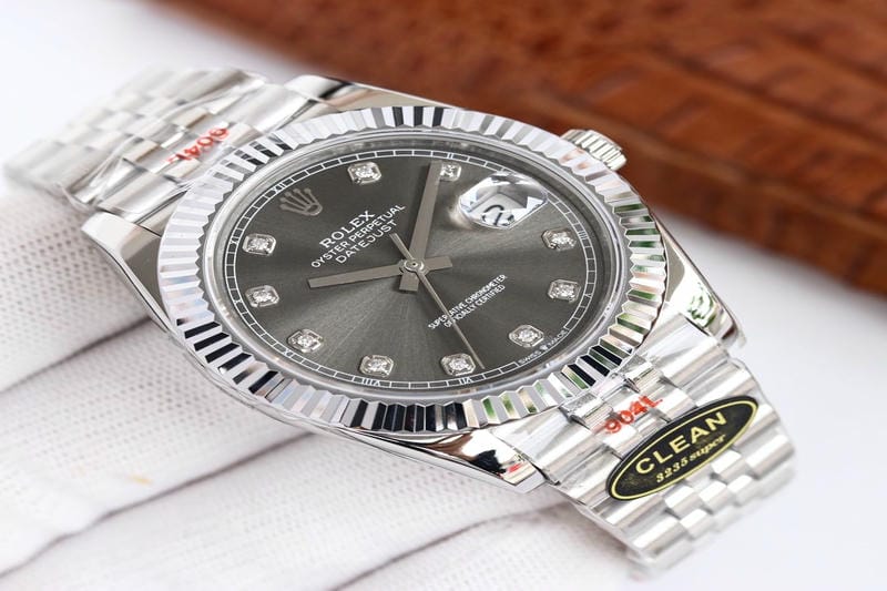日本でロレックスのオーバーホール代はいくらですか？