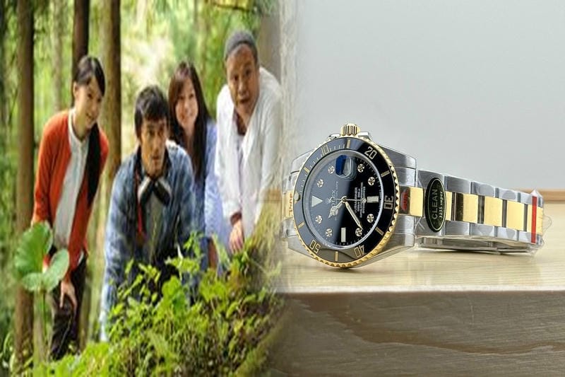 ロレックスGMTマスター赤青の定価はいくらですか？