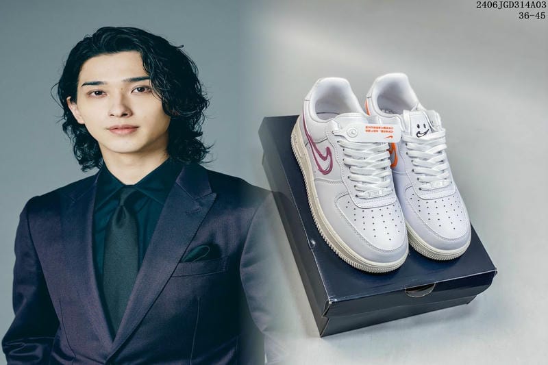 nike スニーカー 赤