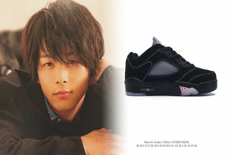 自動 で 靴 紐 が 締まる ナイキ の スニーカー