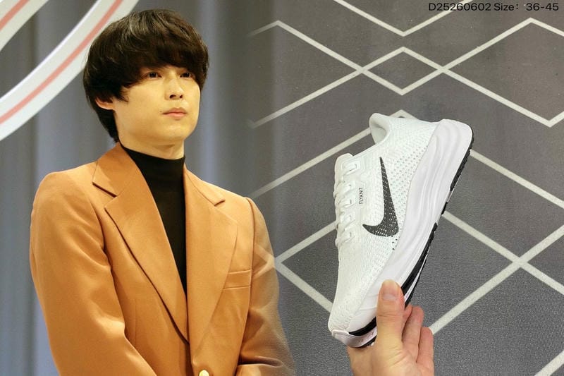 ナイキ サッカー トレシュー