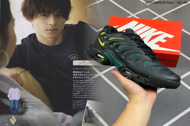 Nike エアフォース1 シュプリームの定価は？