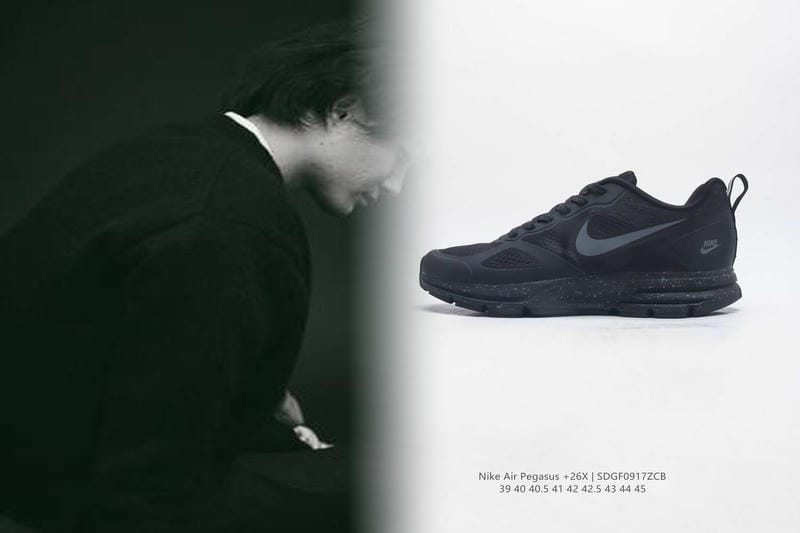 NIKEのアクアリフトの定価は？