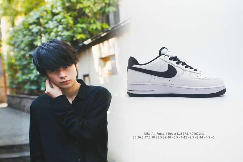 NIKEの店舗での給料は？