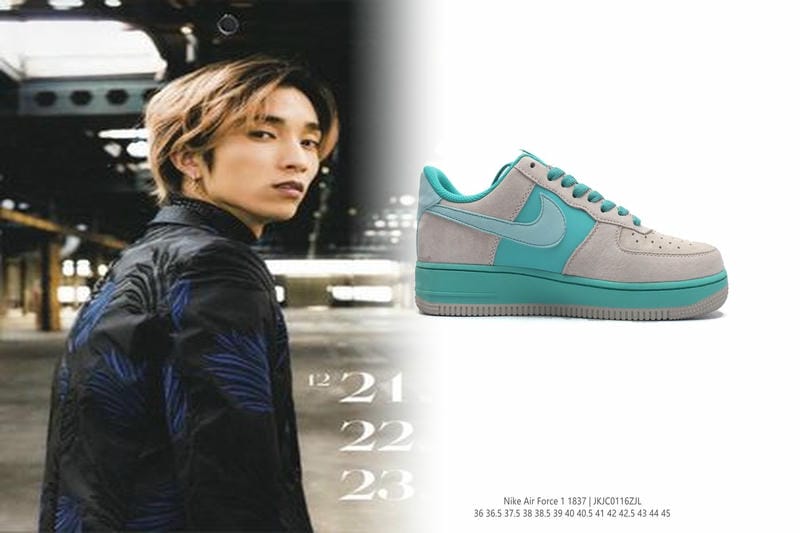 nike オフ ホワイト スニーカー