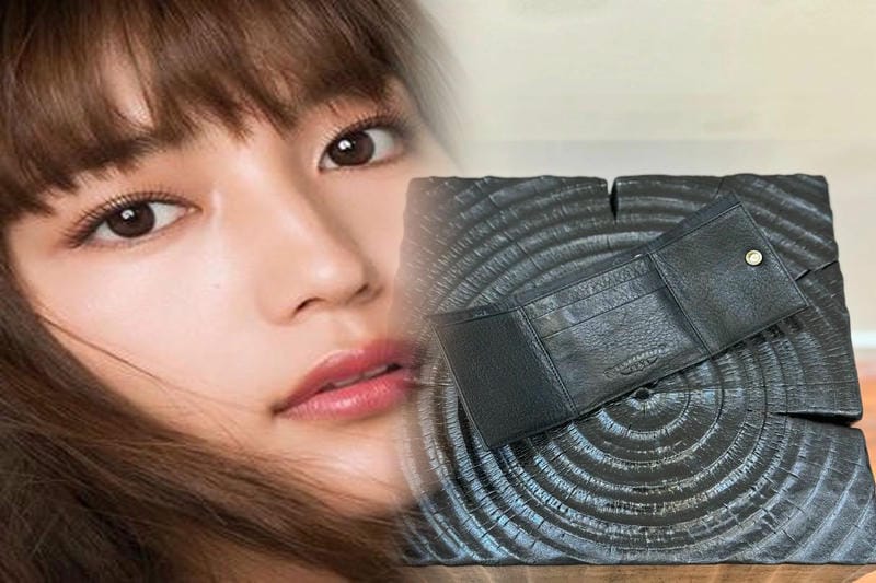 クロム ハーツ 2 つ折り 財布