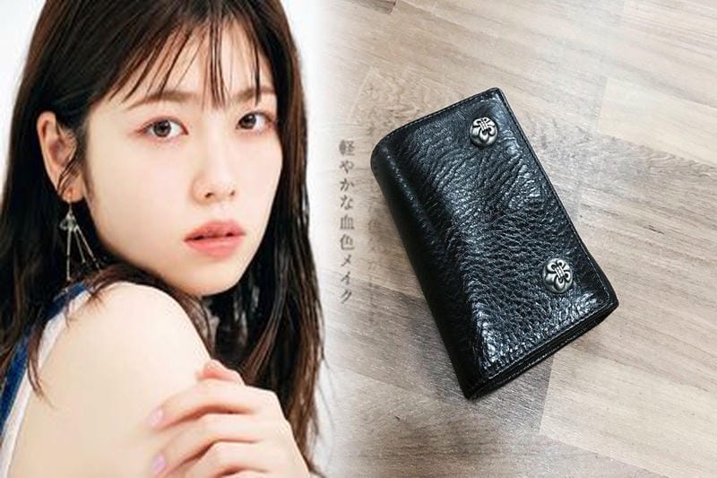 二 つ折り 財布 クロム ハーツ