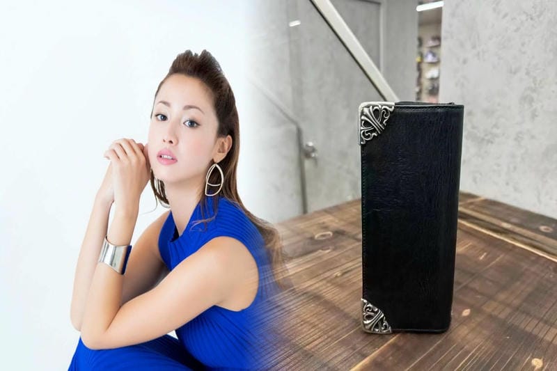 クロム ハーツ 2 つ折り 財布