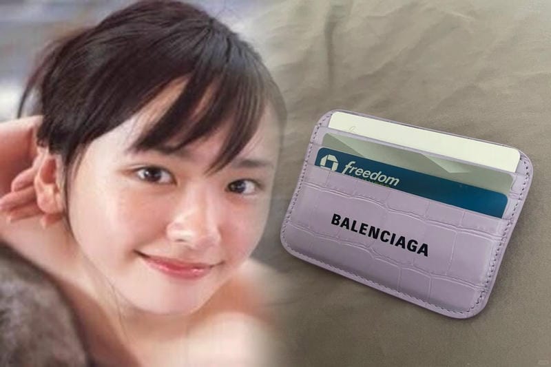 バレンシアガ 財布 ロゴ 消える