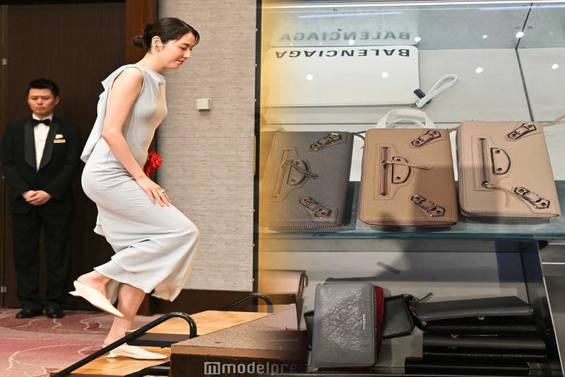 バレンシアガ ミニ 財布 カード