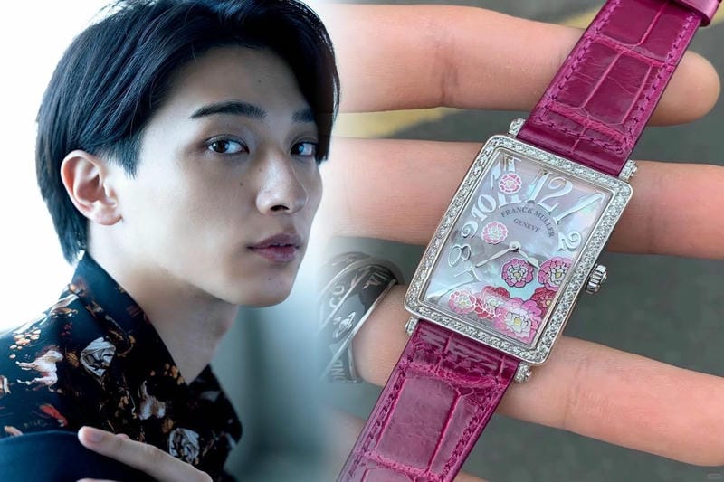 リューズとプッシュボタンにブラックセラミックを使用したオフショアクロノグラフです。