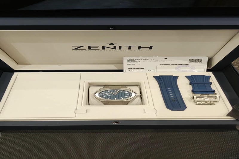 ゼニス　クロノマスターTオープン　03.0240.4021/22.C495　究極なまでにデザイン優先の時計。　実用性はかなり低い。