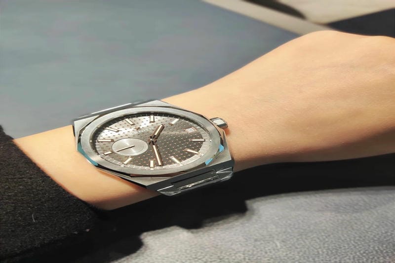 Zenithの新しいDEFY Classicウォッチのユニークな魅力を見てみましょう