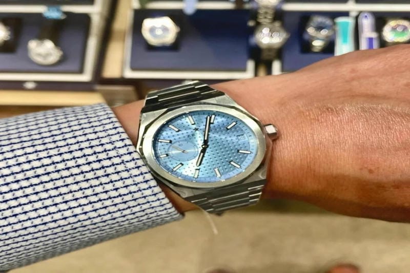 接近戦最強の“ラグスポ時計”は、復刻顔ながらも機能が斬新！──ゼニス「デファイ スカイライン」