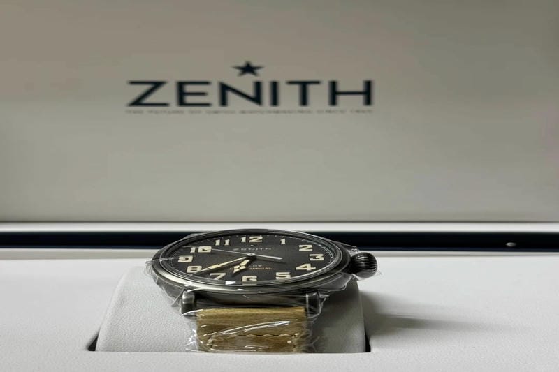 ゼニス ブラックベゼルとグレーストラップのショップ限定モデル 95.9006.9004/78.R598