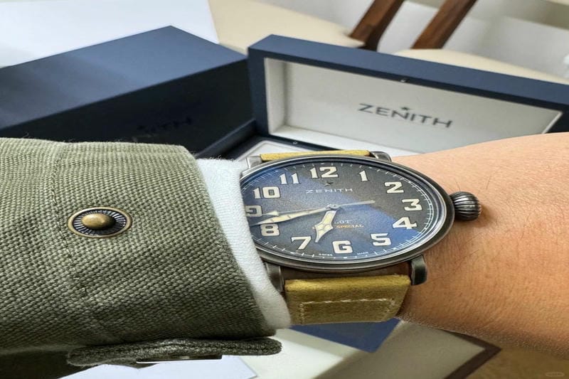 ZENITH DEFYシリーズサイドオープン時間単位計算腕時計を鑑別評定します