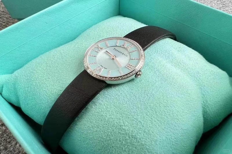 ティファニーのレディースウォッチ、アトラスから可憐なピンクカラーの日本限定モデルが誕生