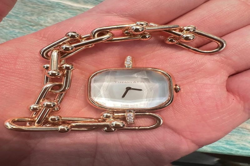 手元に洗練を授ける！ティファニーのアイコンウォッチ「ティファニー アト