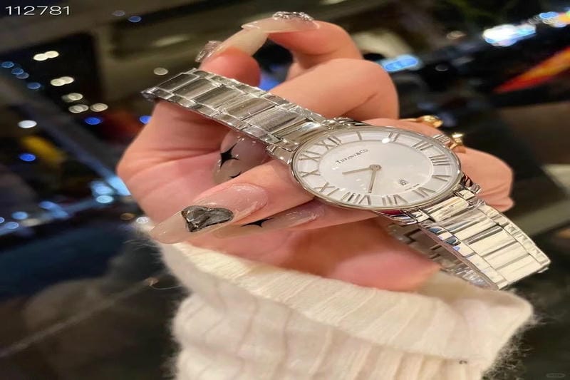 ティファニーのレディースウォッチ、アトラスから可憐なピンクカラーの日本限定モデルが誕生