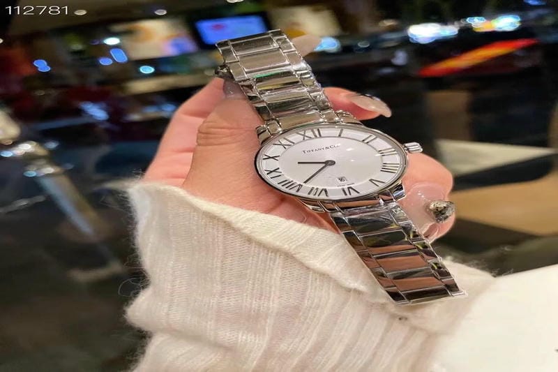 荘厳なまでの輝きと迫力に満ちたマーキースカット・ダイヤモンドたちがうっとりする夢時間へと誘う