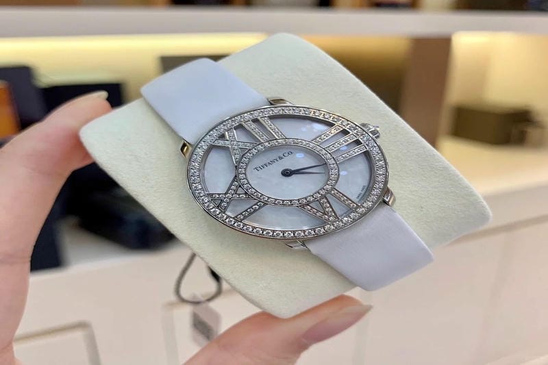 手元に洗練を授ける！ティファニーのアイコンウォッチ「ティファニー アト