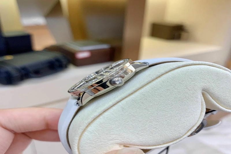 希少価値の高い手巻きムーブメントを搭載。ブロンズケースでエイジングも楽しめるシュトゥルマンスキーの時計