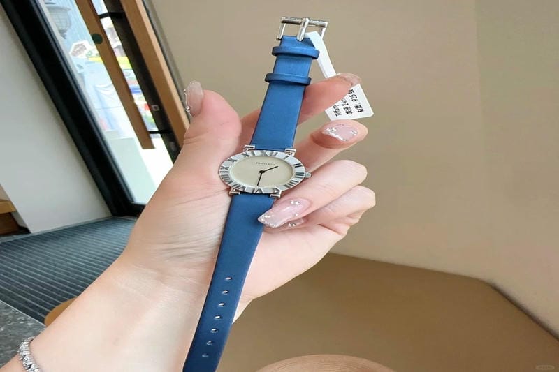 荘厳なまでの輝きと迫力に満ちたマーキースカット・ダイヤモンドたちがうっとりする夢時間へと誘う