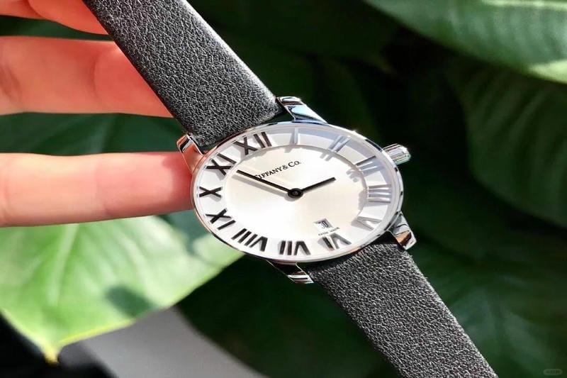 希少価値の高い手巻きムーブメントを搭載。ブロンズケースでエイジングも楽しめるシュトゥルマンスキーの時計