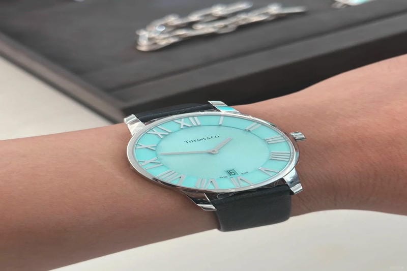 スワロフスキー 時計 芸能人